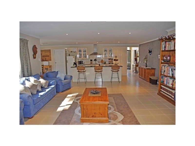 17 Nicholas Paech Drive, Hahndorf SA 5245