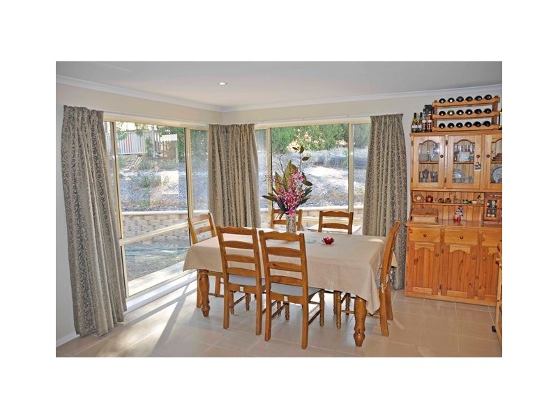 17 Nicholas Paech Drive, Hahndorf SA 5245