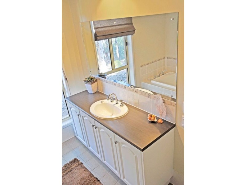 17 Nicholas Paech Drive, Hahndorf SA 5245