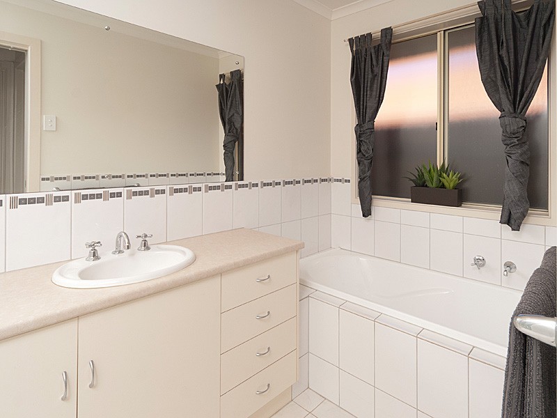 13 Green Avenue, Mount Barker SA 5251