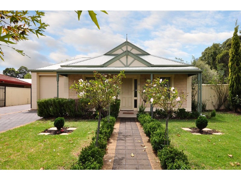 2 Estate Drive, Flagstaff Hill SA 5159