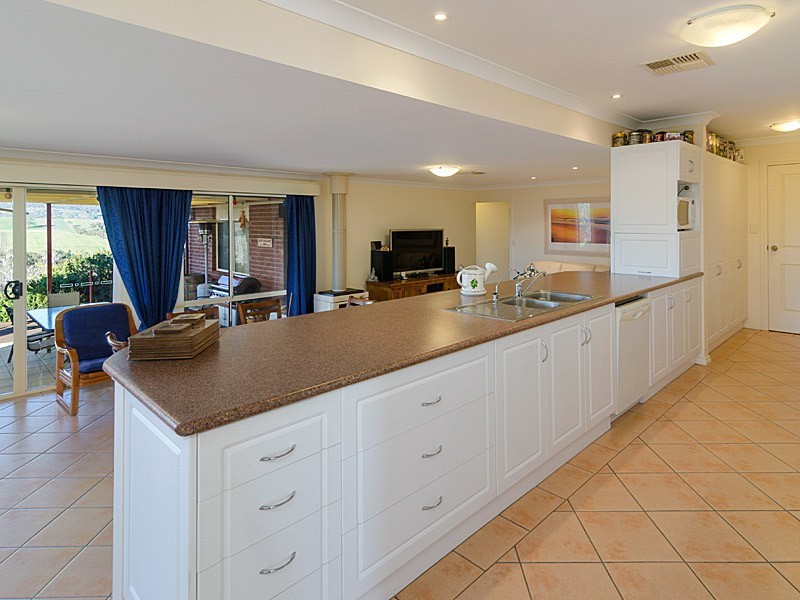 8 Schaefer Court, Mount Barker SA 5251