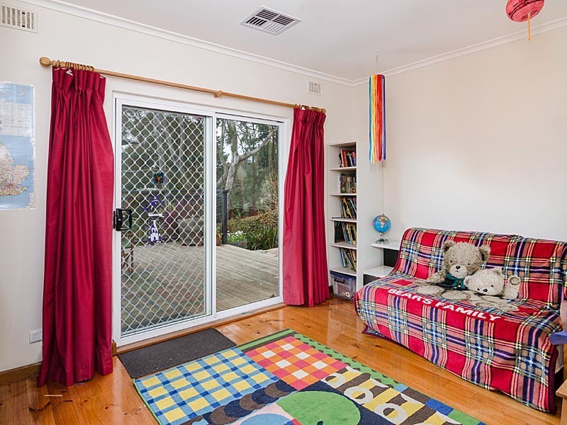 18 Lesley Crescent, Crafers SA 5152