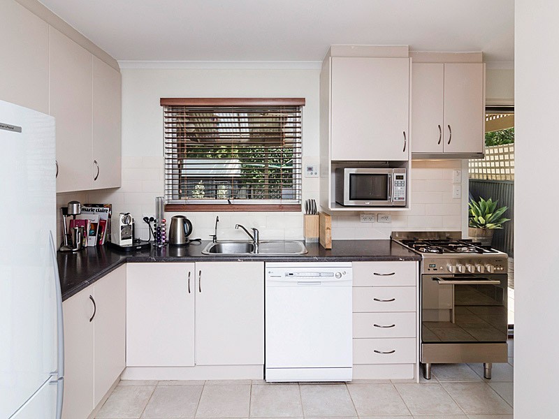 4 Julie Street, Aberfoyle Park SA 5159