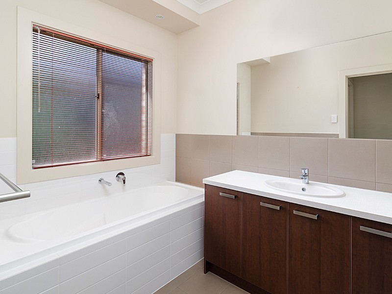 10 Greenfield Street, Mount Barker SA 5251