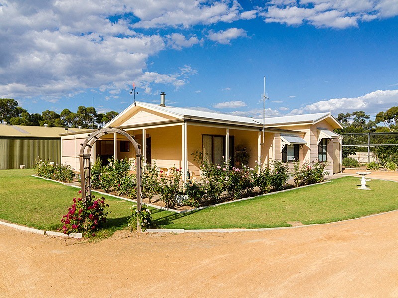 27 Angas Plains Road, Strathalbyn SA 5255