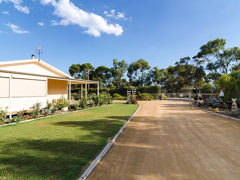 27 Angas Plains Road, Strathalbyn SA 5255