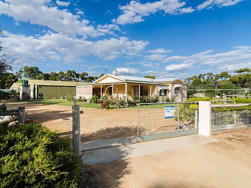 27 Angas Plains Road, Strathalbyn SA 5255