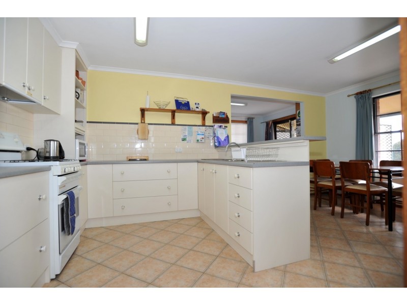 25 Hawthorn Avenue, Emu Bay SA 5223