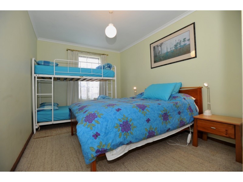 25 Hawthorn Avenue, Emu Bay SA 5223