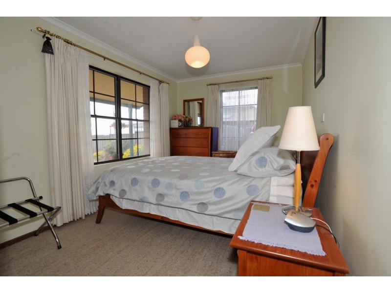 25 Hawthorn Avenue, Emu Bay SA 5223