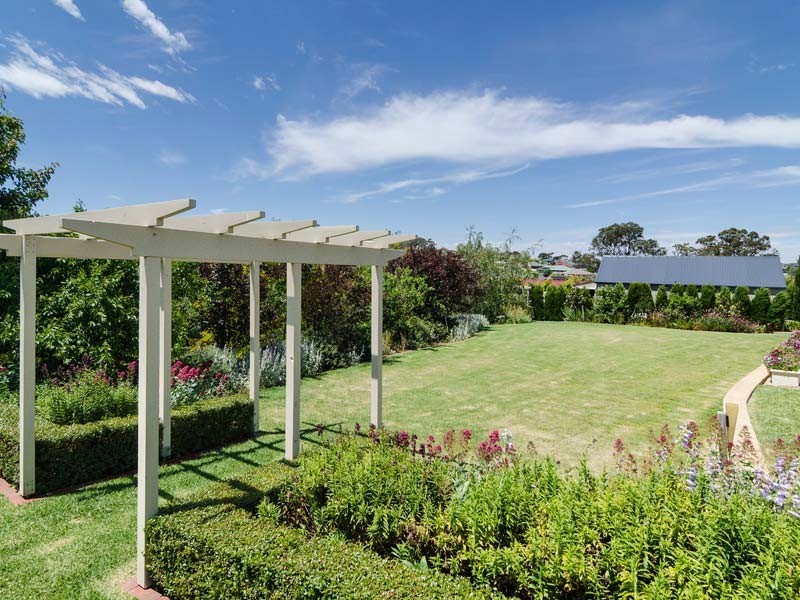 4 Crystal Court, Mount Barker SA 5251