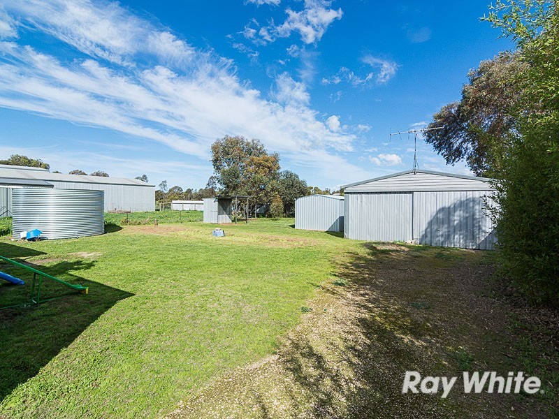 15 Cemetery Road, Callington SA 5254