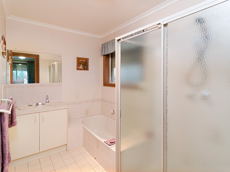 4 Ware Close, Mount Barker SA 5251