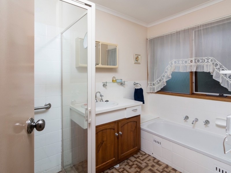 10 Lewis Avenue, Mount Barker SA 5251