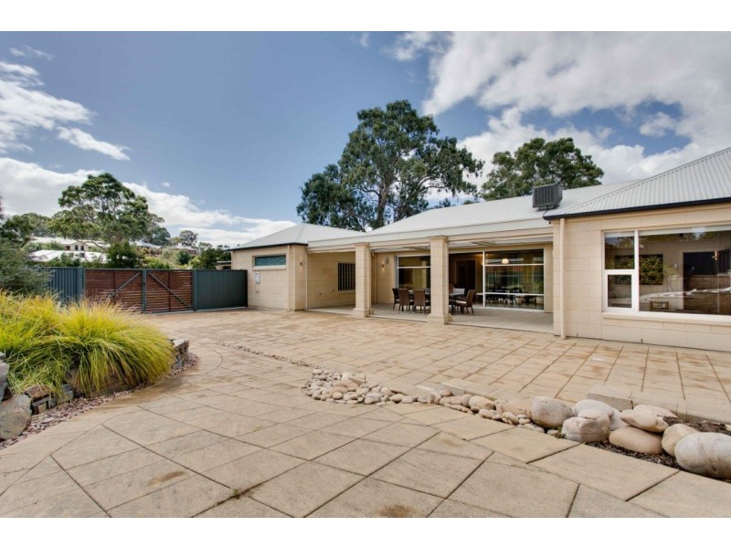 9 Waterford Avenue, Mount Barker SA 5251