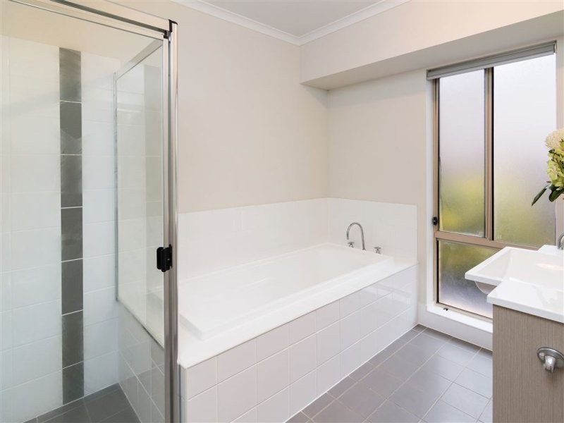 16 Belmont Crescent, Mount Barker SA 5251