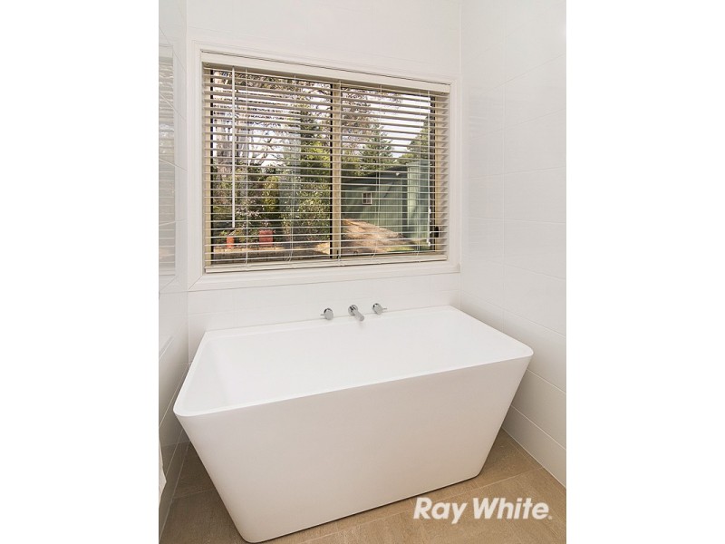 8 Burnbank Way, Mount Barker SA 5251