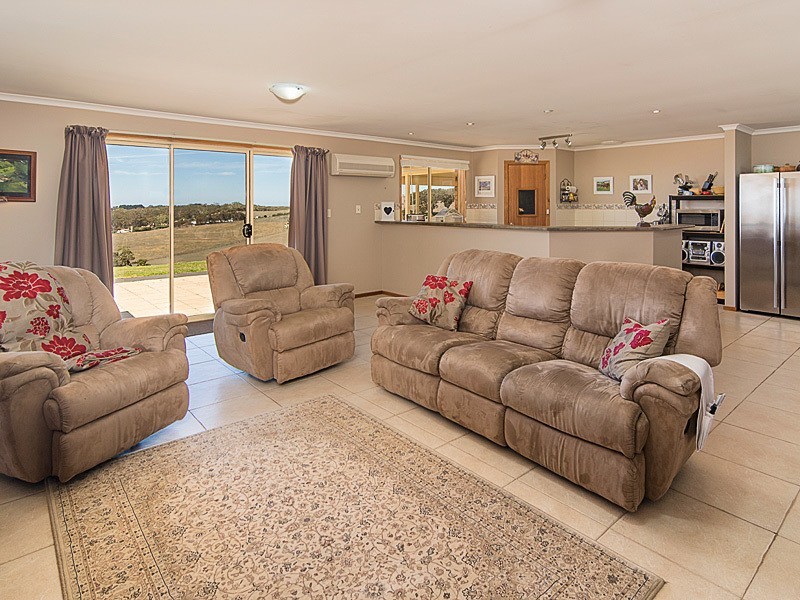 93 Phillips Hill Road, Paris Creek SA 5201