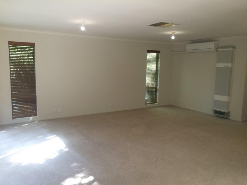 4 Pfeiffer Close, Mount Barker SA 5251