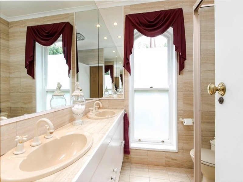 17 Bracken Road, Stirling SA 5152