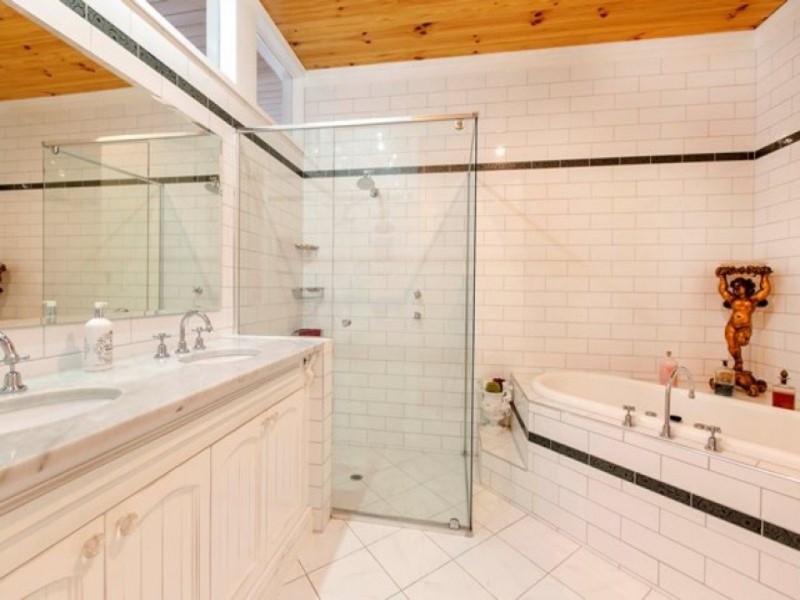 17 Bracken Road, Stirling SA 5152