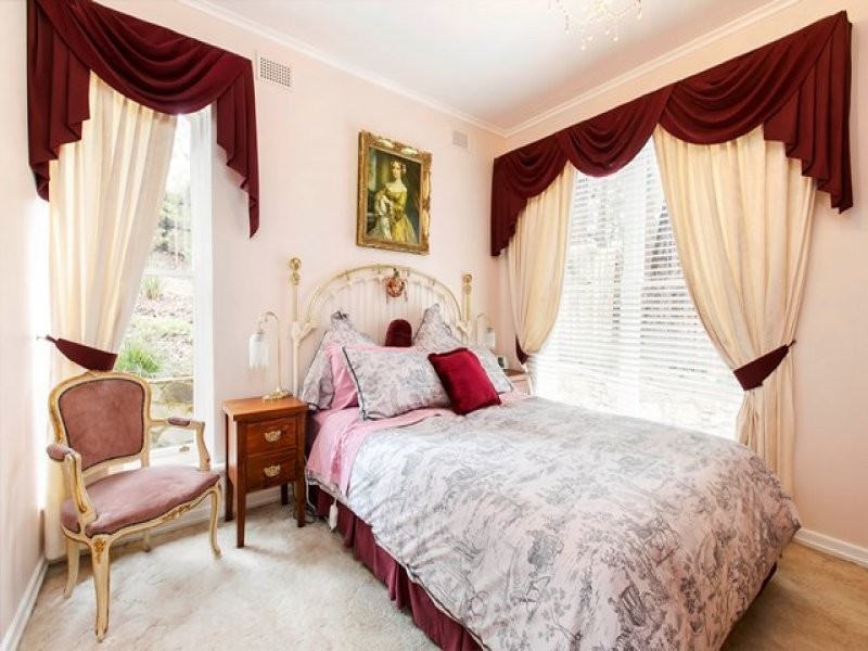 17 Bracken Road, Stirling SA 5152