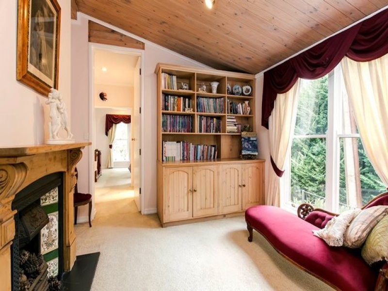 17 Bracken Road, Stirling SA 5152