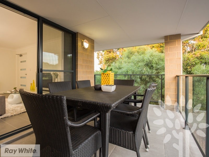 18 Whitlock Road, Queens Park WA 6107