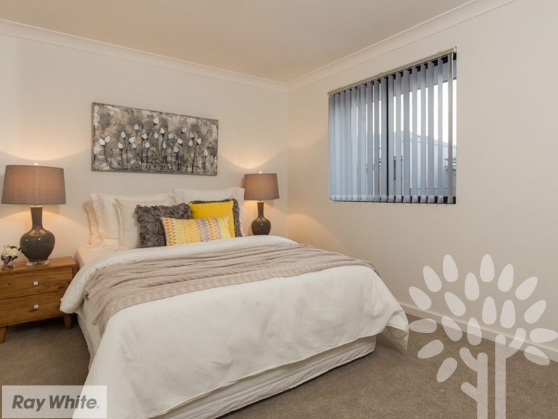 18 Whitlock Road, Queens Park WA 6107