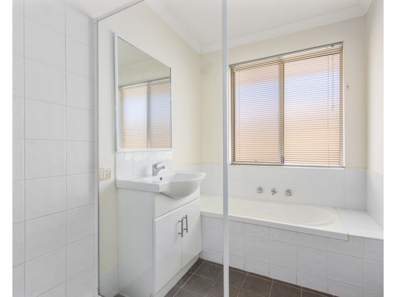 9/16 Andrea Way, Queens Park WA 6107