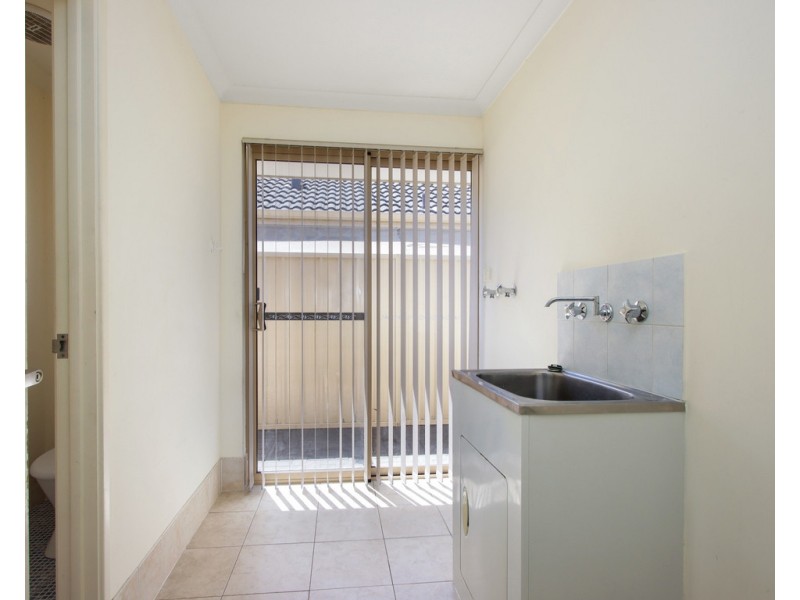 9/16 Andrea Way, Queens Park WA 6107