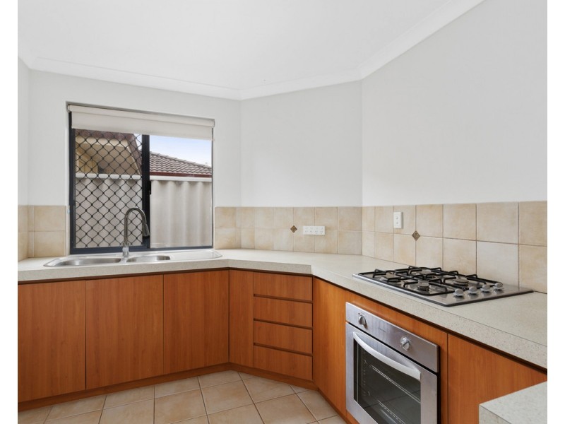 10/2 Boundary Rd, St James WA 6102