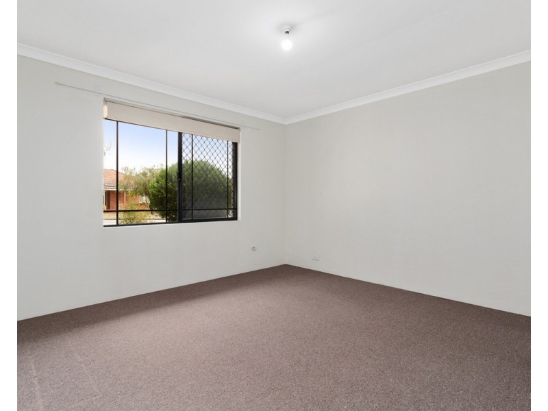 10/2 Boundary Rd, St James WA 6102