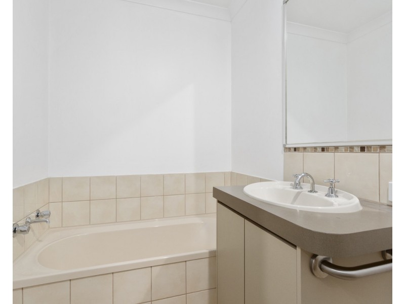 10/2 Boundary Rd, St James WA 6102