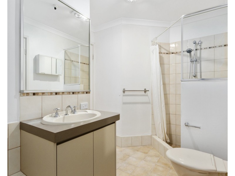 10/2 Boundary Rd, St James WA 6102