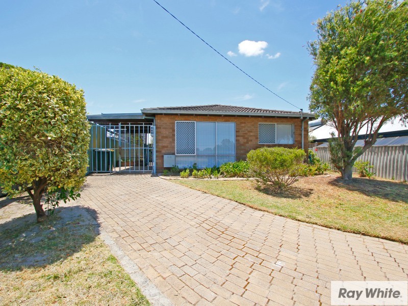 112 Railway Parade, Queens Park WA 6107