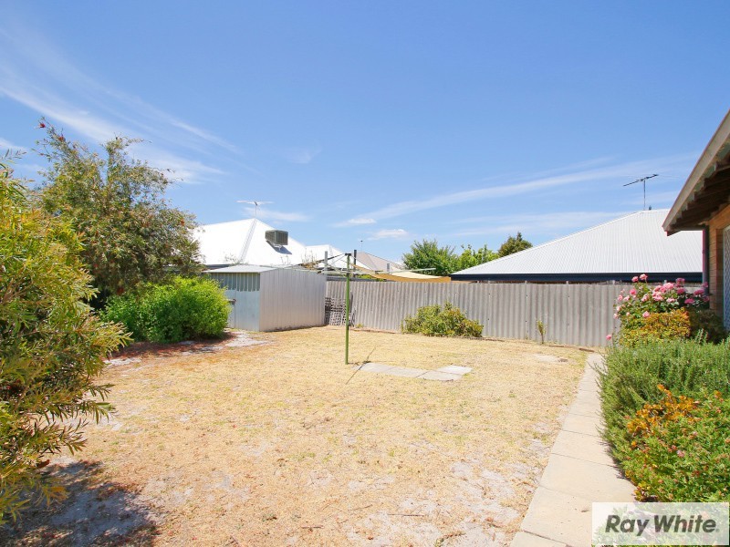 112 Railway Parade, Queens Park WA 6107