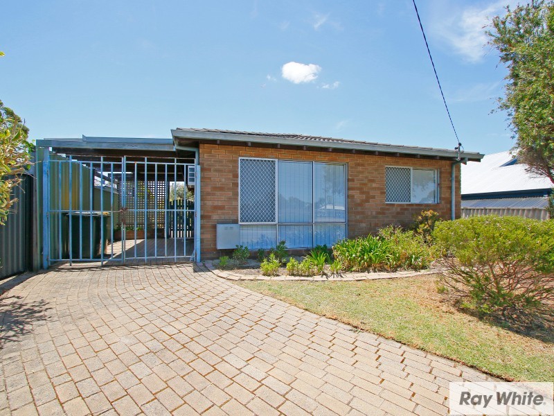 112 Railway Parade, Queens Park WA 6107