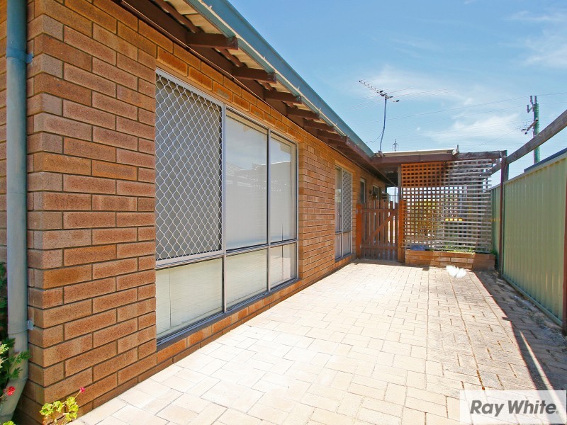 112 Railway Parade, Queens Park WA 6107