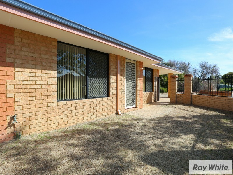 1/11 Wellington Street, Queens Park WA 6107