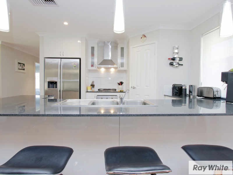 9 Glenariff Bvd, Canning Vale WA 6155