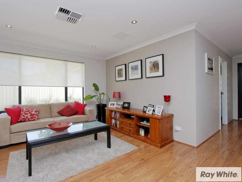 9 Glenariff Bvd, Canning Vale WA 6155