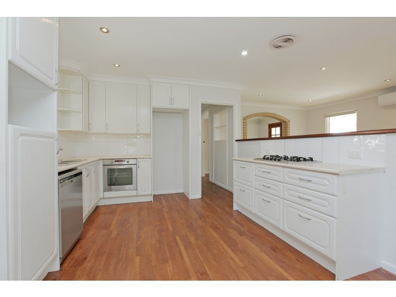 31 Vahland Ave, Riverton WA 6148