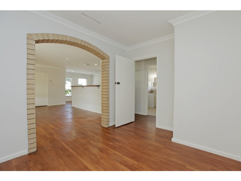 31 Vahland Ave, Riverton WA 6148