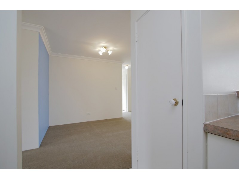 9/6 Lansing Street, Queens Park WA 6107