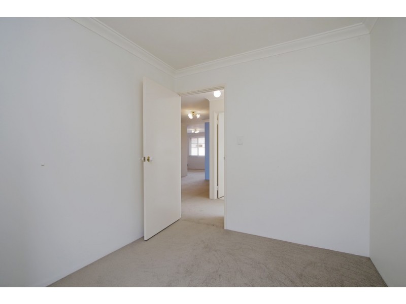 9/6 Lansing Street, Queens Park WA 6107