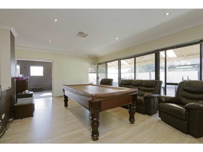 17 Brittain Road, Wattle Grove WA 6107