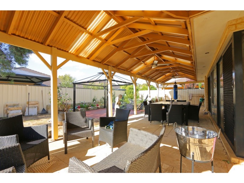 17 Brittain Road, Wattle Grove WA 6107