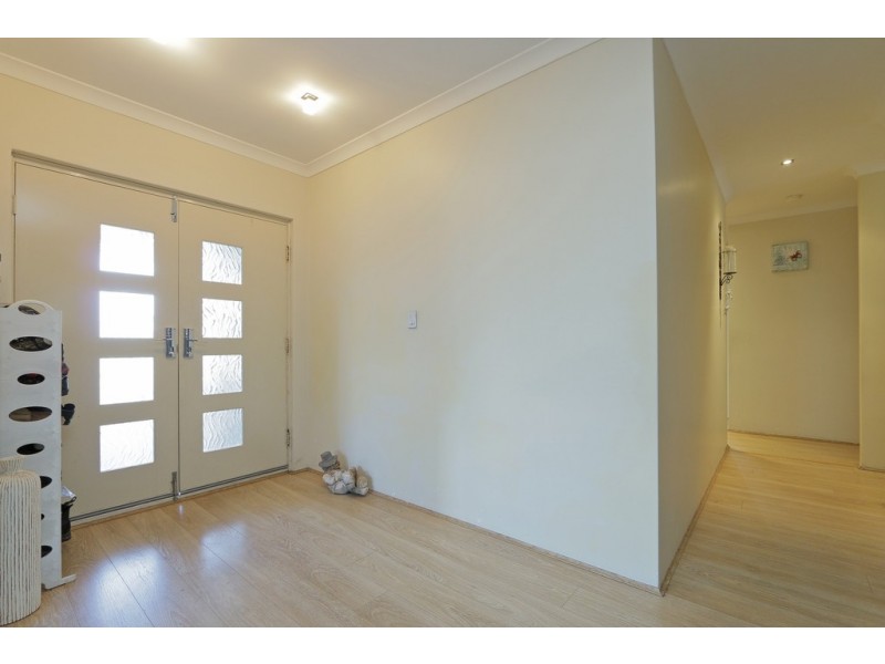 17 Brittain Road, Wattle Grove WA 6107